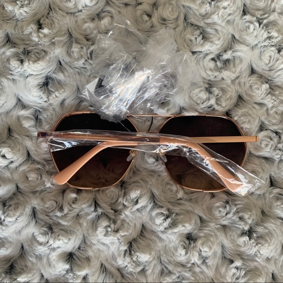 NWT Sunglasses - Picture 2 of 4